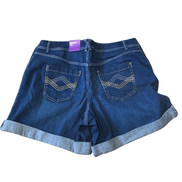 Lane Bryant Denim Cuffed Jean Shorts -‎ size 18 - Picture 2 of 5